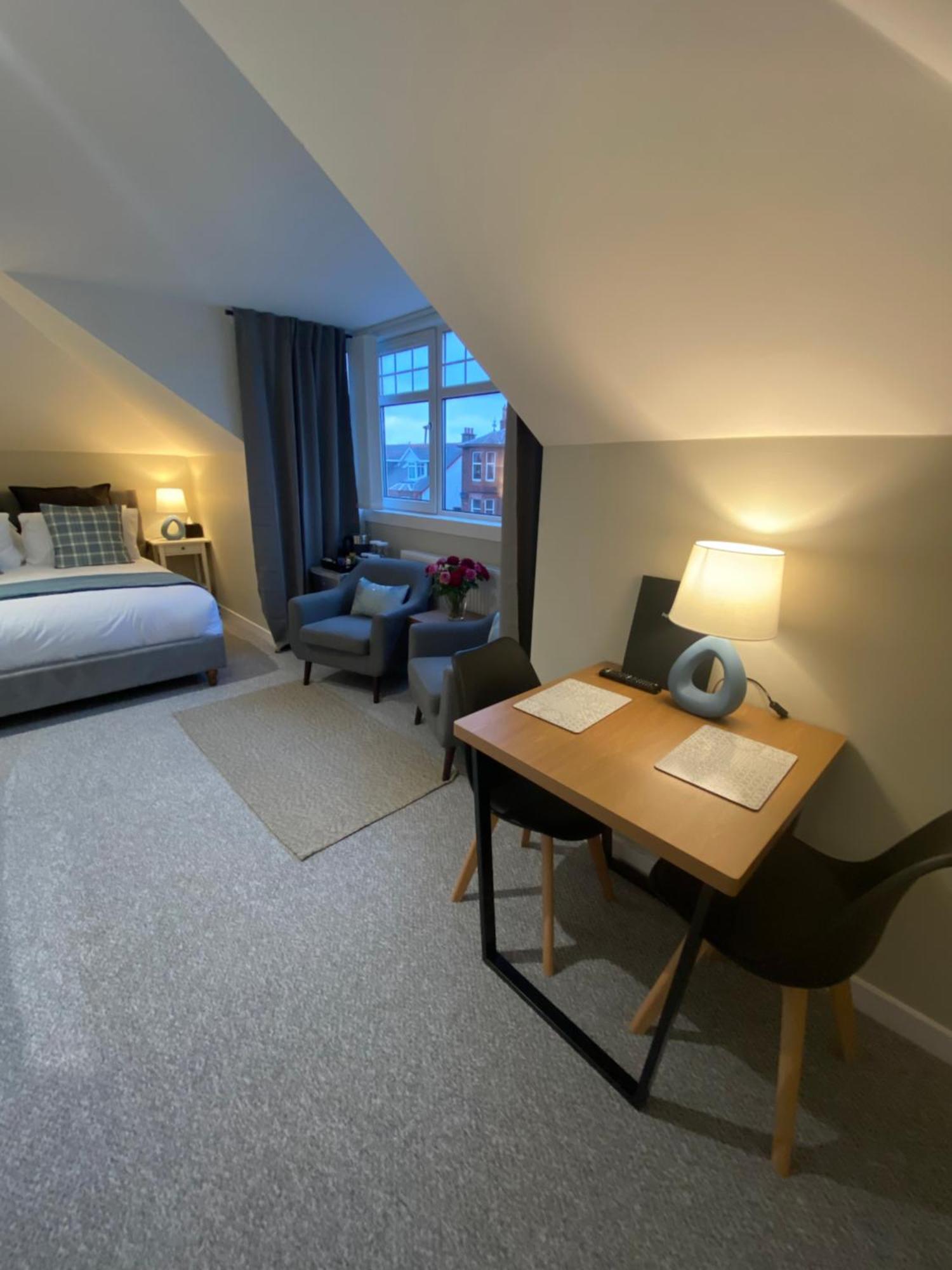Peacock Guest House Ларгс Екстер'єр фото
